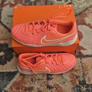 New Nike Jr Legend 10 Club Girls Fashion Sneakers Size 4y Color Hot Lava c26